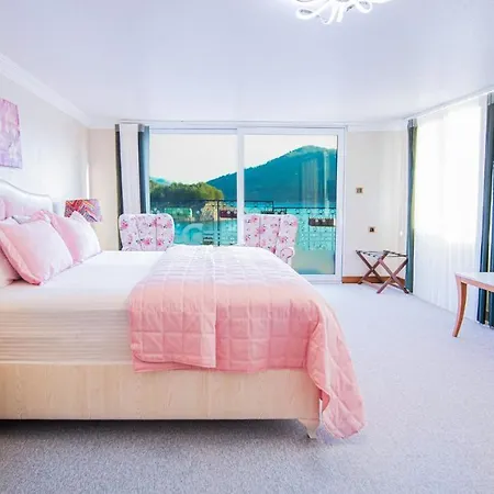 Hotel Dolphin Boutique & Restaurant